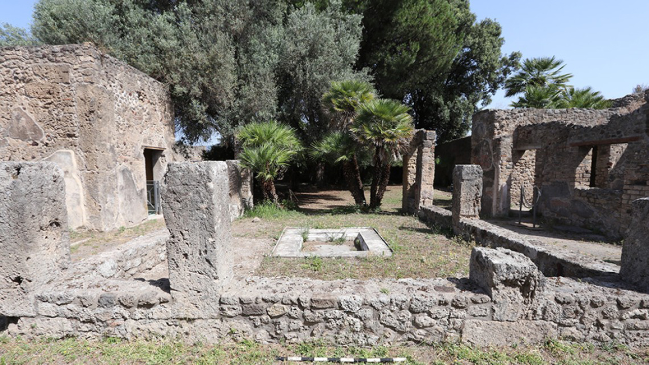 Casa della Regina Carolina, a house and garden area in Pompeii.